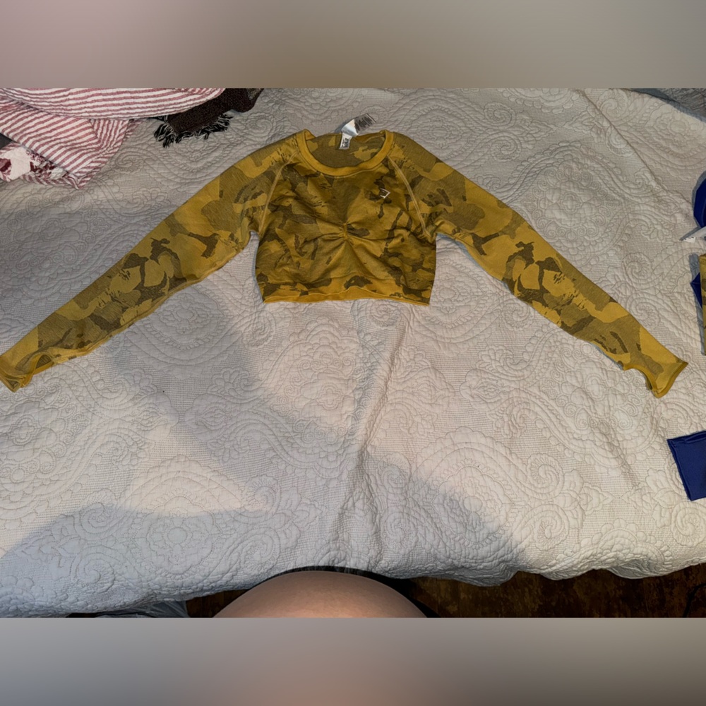 Gymshark- adapt camo seamless leggings and top- Savanna Yellow both medium